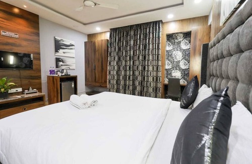 Pimple Saudagar Hotel | Hotel Grand View - Pimple Saudagar