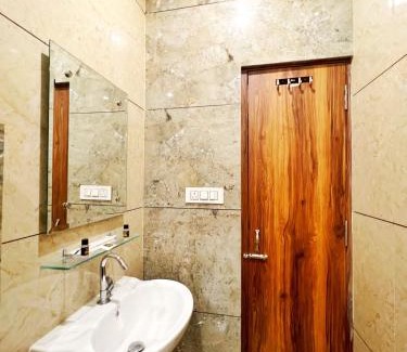 Ludhiana Hotel | HOTEL KAILASH REGENCY - Luxury Rooms Near Railway Station and Bus Terminal Ludhiana