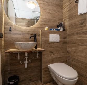 Akureyri Hotel | Hotel Kjarnalundur- Aurora Dream - Lodges and Rooms