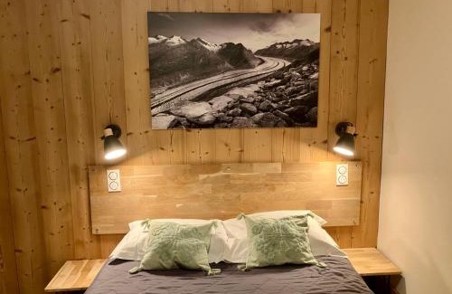 Saint-Gervais-les-Bains Hotel | Hotel La Chaumière Garage Moto gratuit Hôtel à 100 m du télécabine