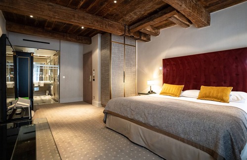 Ville Haute Hotel | Hotel Le Place d'Armes - Relais & Châteaux