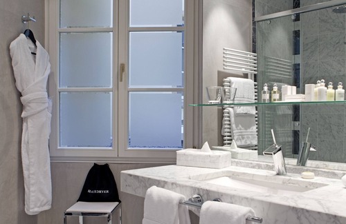 Ville Haute Hotel | Hotel Le Place d'Armes - Relais & Châteaux