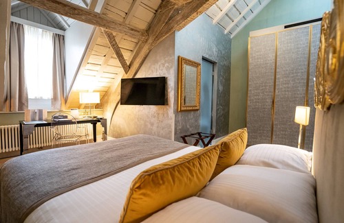 Ville Haute Hotel | Hotel Le Place d'Armes - Relais & Châteaux