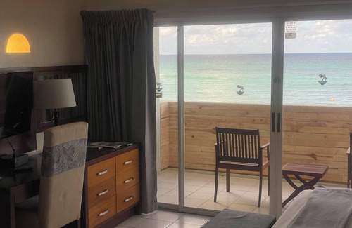 St. Lawrence Gap Hotel | Hotel Le Roy