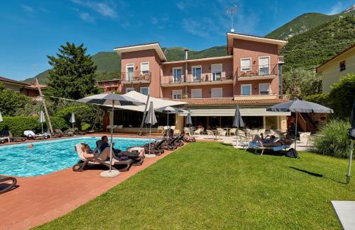 Malcesine Old Town Hotel | Hotel Luna Rossa