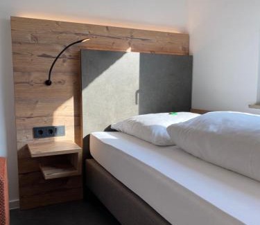 Saarn Hotel | Hotel Mintarder Wasserbahnhof