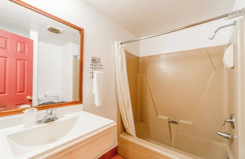 Brownsville Hotel | Hotel O Colonial Inn Brownsville Tx
