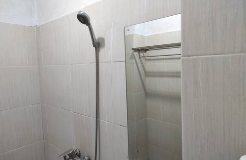 Mamuju Hotel | Hotel O Emmy Homestay Syariah