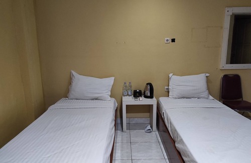 Mamuju Hotel | Hotel O Emmy Homestay Syariah