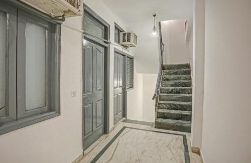 Hauz Khas Village Hotel | Hotel O The Premium Villa