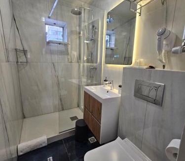 Ramnicu Valcea Hotel | Hotel Queen