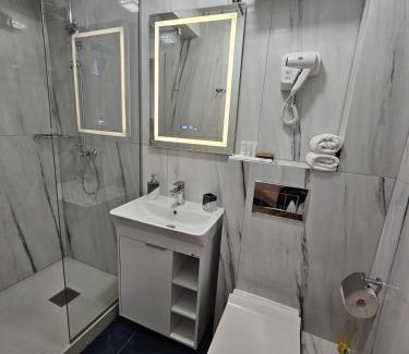 Ramnicu Valcea Hotel | Hotel Queen