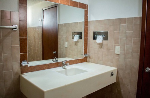 Lázaro Cárdenas Hotel | Hotel Quinta Antigua