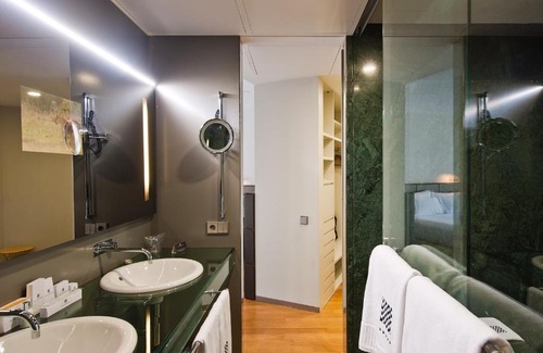Romareda Hotel | Hotel Reina Petronila