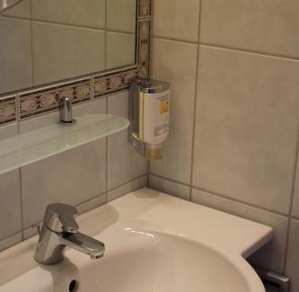 Rohrbach Hotel | Hotel Rose Heidelberg inklusive Frühstück, Saunanutzung und Parkplätze nach Verfügbarkeit