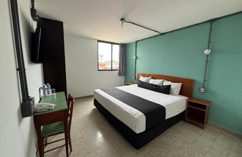 Ricardo Flores Magon Hotel | Hotel Royalty