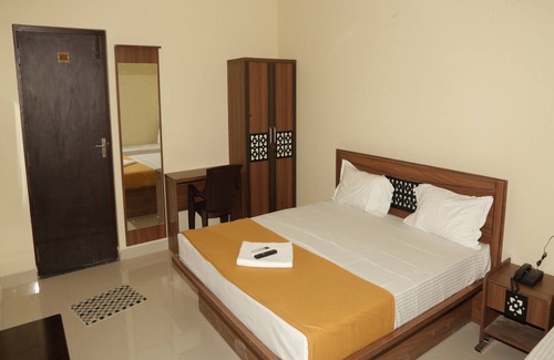 Nagapattinam Hotel | Hotel Santhosh Inn