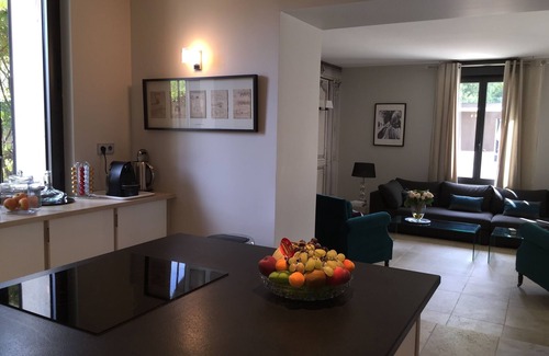 Montfavet Casa | Tranquilidad y campo con piscina climatizada, gran jardín y jacuzzi en Avignon