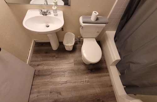 Los Angeles Apartamento | Hotel Style Queen Bed Unit with AC and WiFi in Beverly Hills