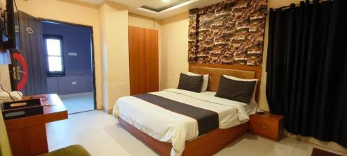 Varanasi Hotel | Hotel Swarna Palace