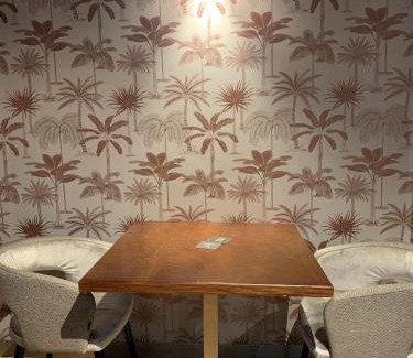 Red Light District Hostal | Hotel The Globe