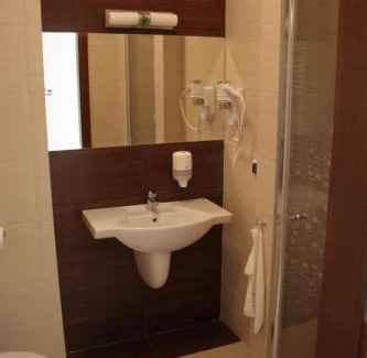 Przemysl Hotel | Hotel Trojka