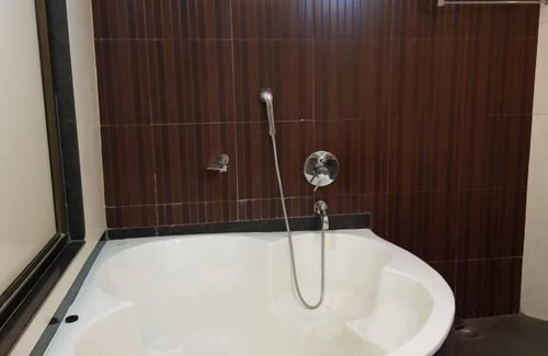 Ahmednagar Hotel | Hotel Udayanraje Palace