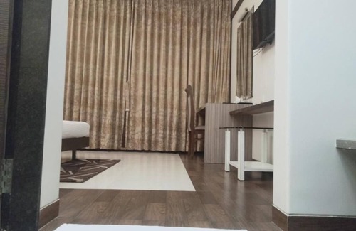 Ahmednagar Hotel | Hotel Udayanraje Palace