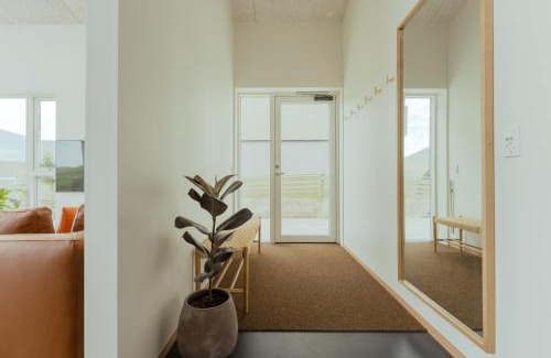 Streymoy Apartamento | Hotel Vík - 3 BR Wellness Townhouses with Sauna, Jacuzzi & Panoramic Views