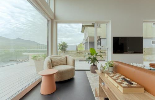 Streymoy Apartamento | Hotel Vík - 3 BR Wellness Townhouses with Sauna, Jacuzzi & Panoramic Views