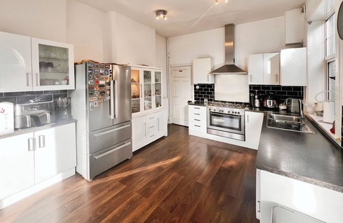 Burton on Trent Casa | 5br-10guests-hottub-parking-garden-patio