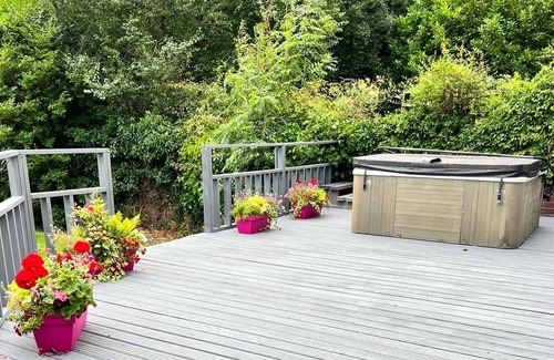 Burton on Trent Casa | 5br-10guests-hottub-parking-garden-patio