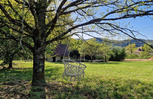 Saint-Julien-de-Lampon Casa | House 3 bedrooms, quiet, garden, view, near Sarlat