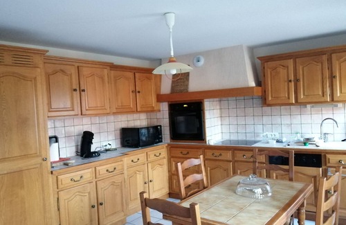 Vieille-Brioude Casa | HOUSE 8-9 people LAVAUDIEU, most beautiful village in France. Pets allowed.