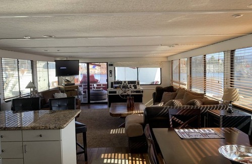 Playa Ensenada Alquiler De Eote | House Boat 6 Bdrm 2 BathRm Jaccuzzi Gated Down Town Ensenada