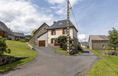 Perpezat Casa | House for 5 people in a valley in the Parc des Volcans d'Auvergne