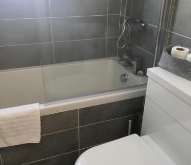 Adamsdown Casa | House for Families or Groups near Cardiff City Centre