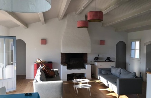 Ile d'Yeu Casa | House in large quiet garden, sailing school and beaches within walking distance