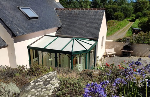 Plougrescant Casa | House just a stone's throw from the beach