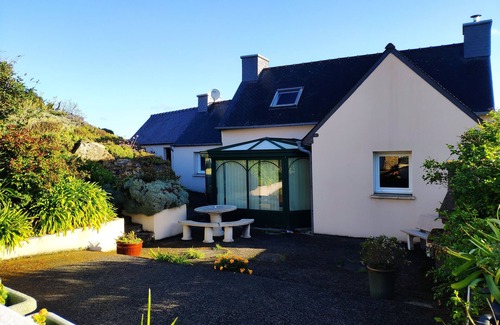 Plougrescant Casa | House just a stone's throw from the beach