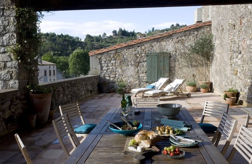 Lagrasse Casa | House La France -Terrace Apartment. RIVERSIDE home overlooking the river Orbieu