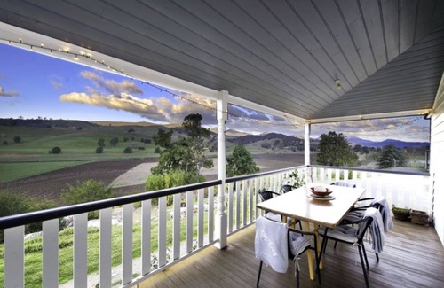 Wee Jasper Casa | House located on 40 acres overlooking the Goodradigbee River.