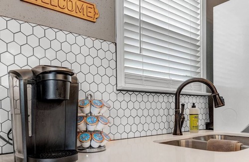 College Station Apartamento | House-O-Blues: First Floor, Walk to A&M, King Beds