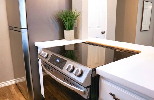 College Station Apartamento | House-O-Blues: First Floor, Walk to A&M, King Beds