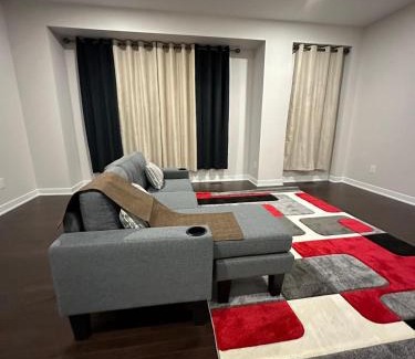Ottawa Division Apartamento | House of Peace - Includes Wi-Fi, Netflix