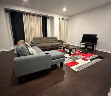 Ottawa Division Apartamento | House of Peace - Includes Wi-Fi, Netflix
