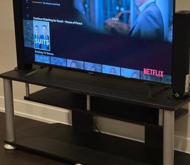 Ottawa Division Apartamento | House of Peace - Includes Wi-Fi, Netflix