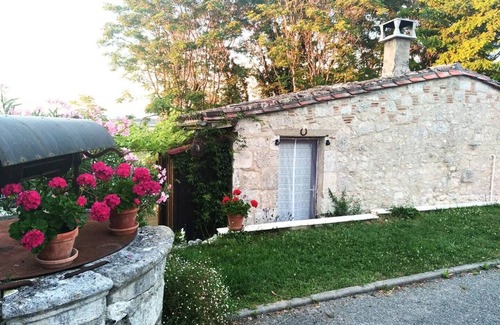 Puyguilhem Casa | House or room close to plum village Upper Hamletnn