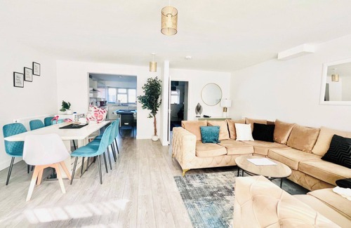 Petham Casa | Holiday Home with Free Parking,Pool Table&Hot tub