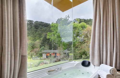 Urubici Apartamento | House w/Fireplace and Bathtub in Urubici Cla0000